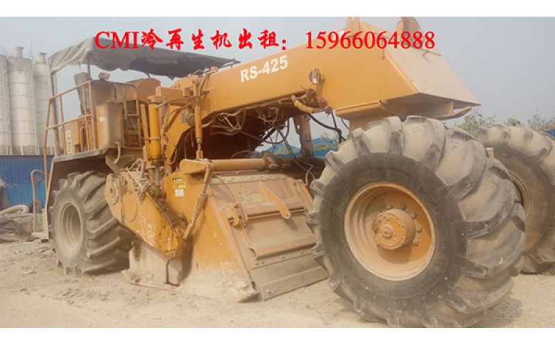 2009年冷再生機在河北滄州高速施工